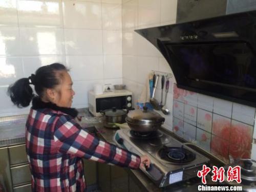 圖為居民用燃?xì)庠钭鲲垺！±钔ヒ?攝